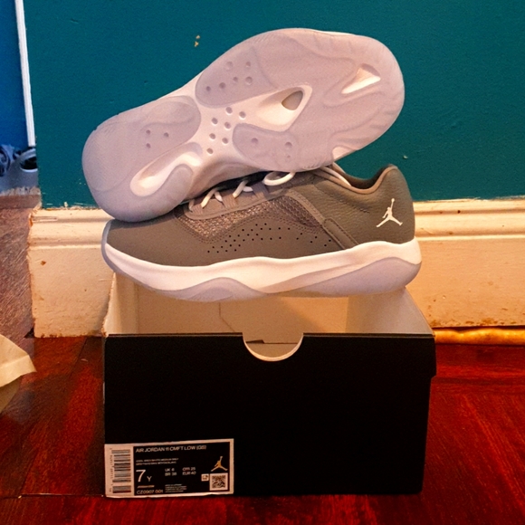 Air Jordan 11 CMFT Low (GS)  Patent Cool Grey CZ - Picture 1 of 7